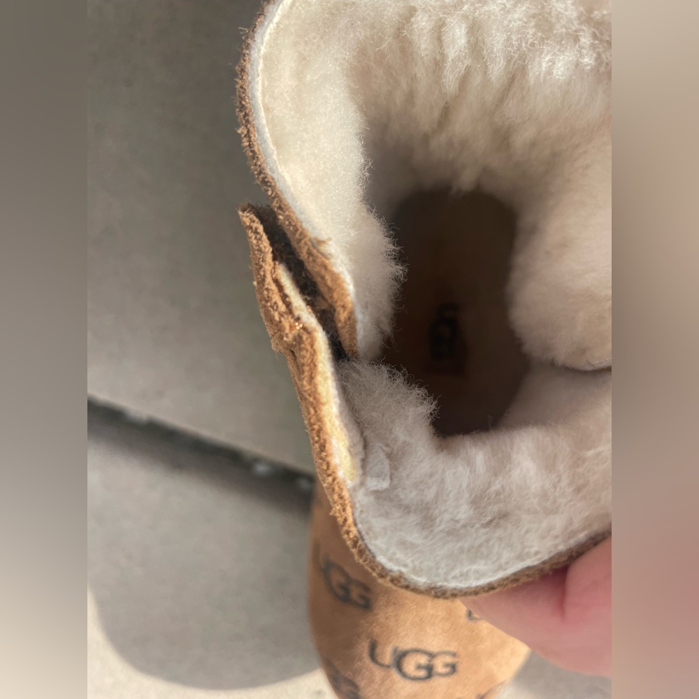 Ugg Keelan Embossed logo chestnut toddler Bootie Kids Winter Suede Size 7 - Picture 4 of 7